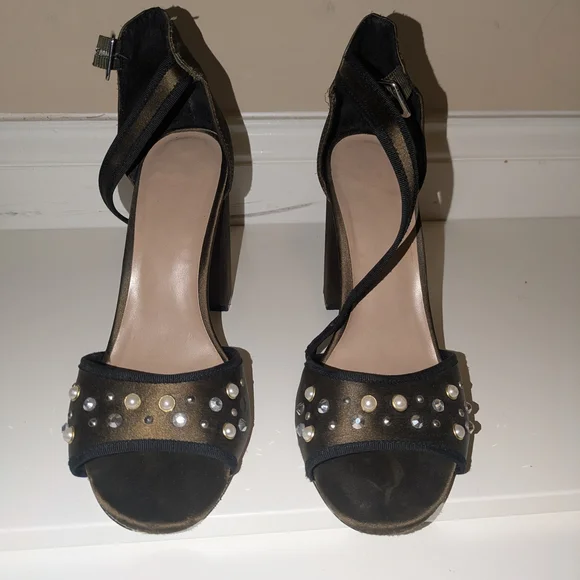 Elegant Black and Gold Women's Heels - Picture 1 of 3